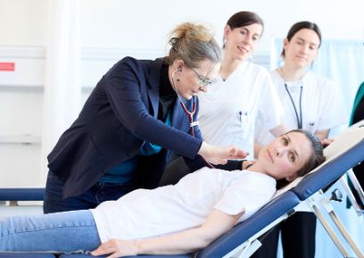 Nicole Bosshard im Unterricht