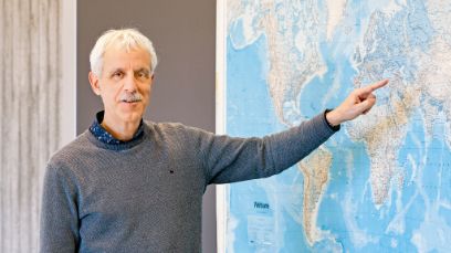 Depuis trois décennies, Roland Stähli façonne l’enseignement à la BFH‑HAFL et met son expérience acquise lors de nombreuses missions dans différents pays au service de la formation.