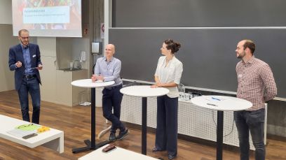 Auf dem Podium: Hansjürg Jäger, Dozent Agrarpolitik und -märkte an der BFH-HAFL (Moderation). Dr. Michael Beer, Stellvertretender Direktor, BLV; Dr. Katharina Breme, Leitung Innovation und Digitale Transformation, Elsa Group; Stefan Vogel, Wissenschaftlicher Mitarbeiter, BFH-HAFL