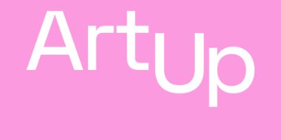 Art Up Logo, weisser Schriftzug auf rosa Hintergrund