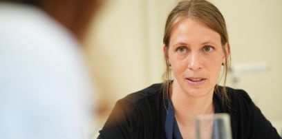 Judith Studer wird interviewt.