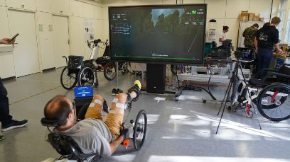 The bicycle race with electric muscle stimulation takes place on a stationary recumbent bike.