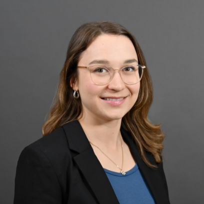 Nora Ambort ist wissenschaftliche Mitarbeiterin im Innovationsfeld Psychische Gesundheit & Psychiatrische Versorgung der Berner Fachhochschule. Sie hat einen Abschluss in BSc Pflege und MSc Gesundheitswissenschaften.