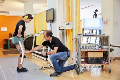 Die sensomotorischen Defizite betreffen sowohl Patient*innen nach konservativer, also nicht operativer Behandlung, als auch nach operativer Rekonstruktion des Kreuzbandes. 