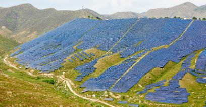 Alpine Solaranlagen könnten die Energiewende in der Schweiz herbeiführen.