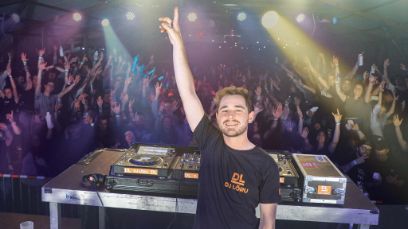 Du tracteur aux platines : Lorenz Glauser est à la fois agriculteur et DJ Löru. Photo : mad