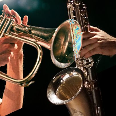 Zwei Blasinstrumente im Mittelpunkt