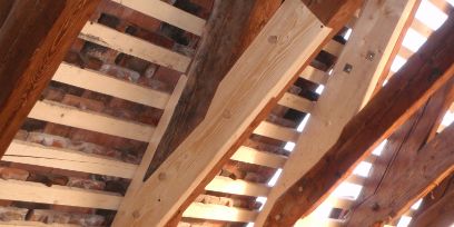 Ausschnitt einer Dachkonstruktion aus Holz