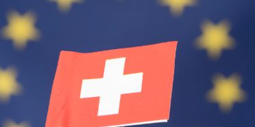 Flagge von Schweiz und der Europäischen Union EU